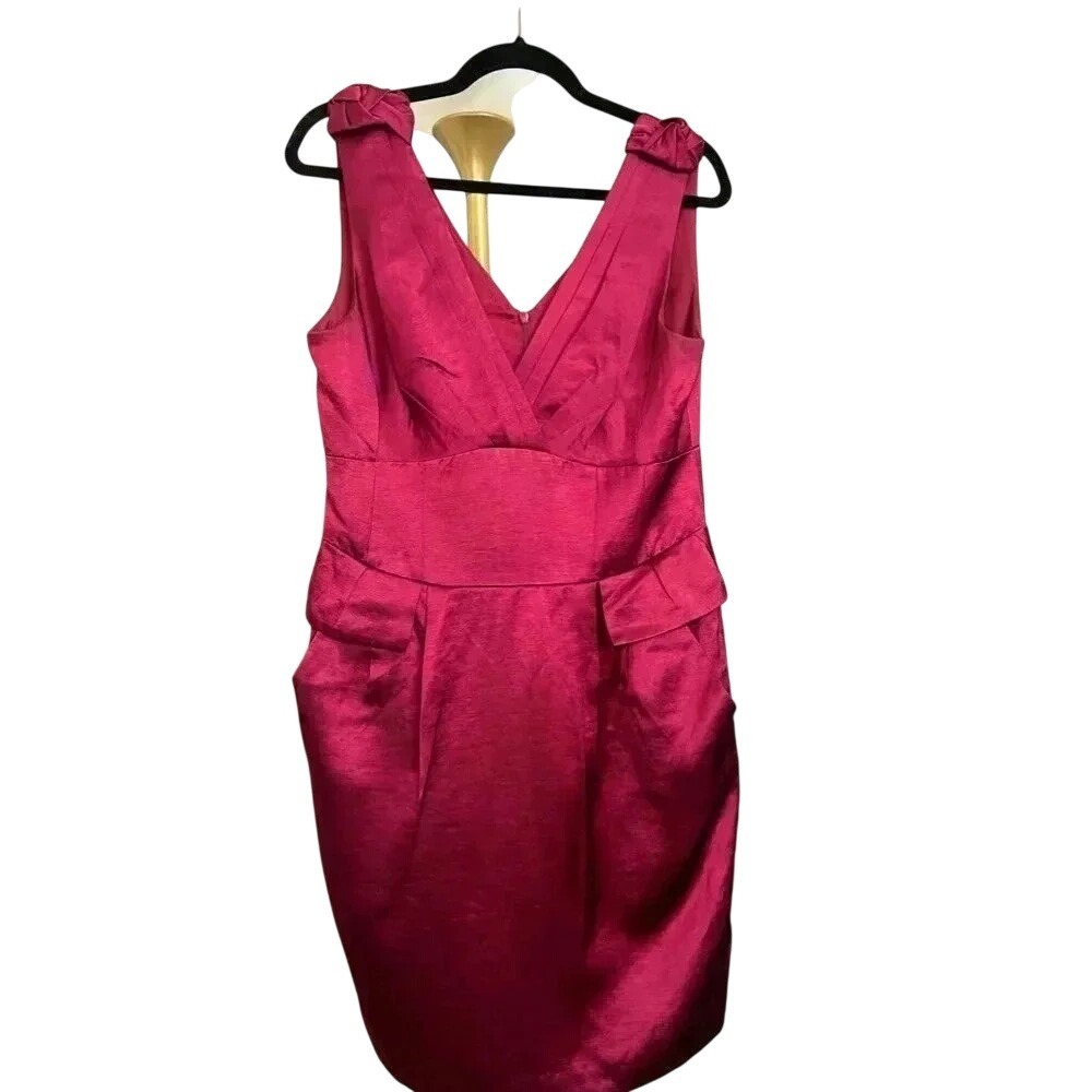Nanette Lepore Magenta V-Neck Rosette Cocktail Dress Sleeveless Sheath w Pockets